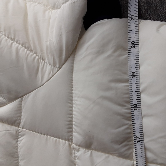 Tommy Hilfiger Puffer Jacket EUC - Picture 13 of 16